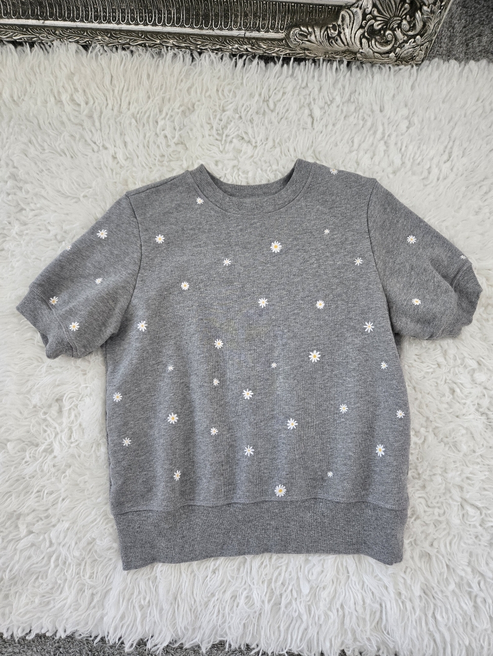 ban.do Daisy Short Sleeve Sweatshirt. Size Large